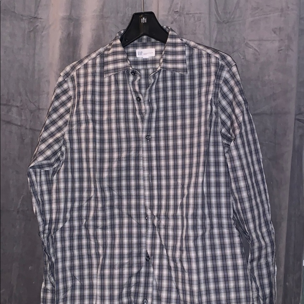 Gap Men’s button down medium standard fit